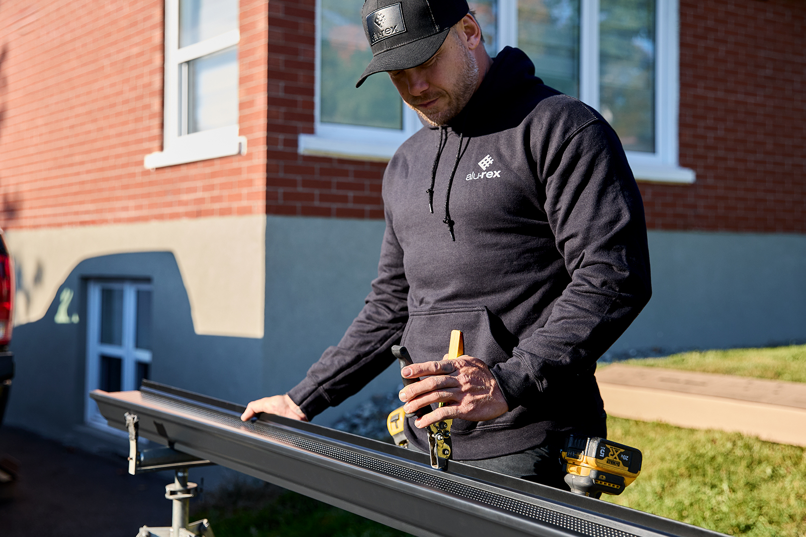 Installation de gouttières adaptée à votre maison par notre équipe locale